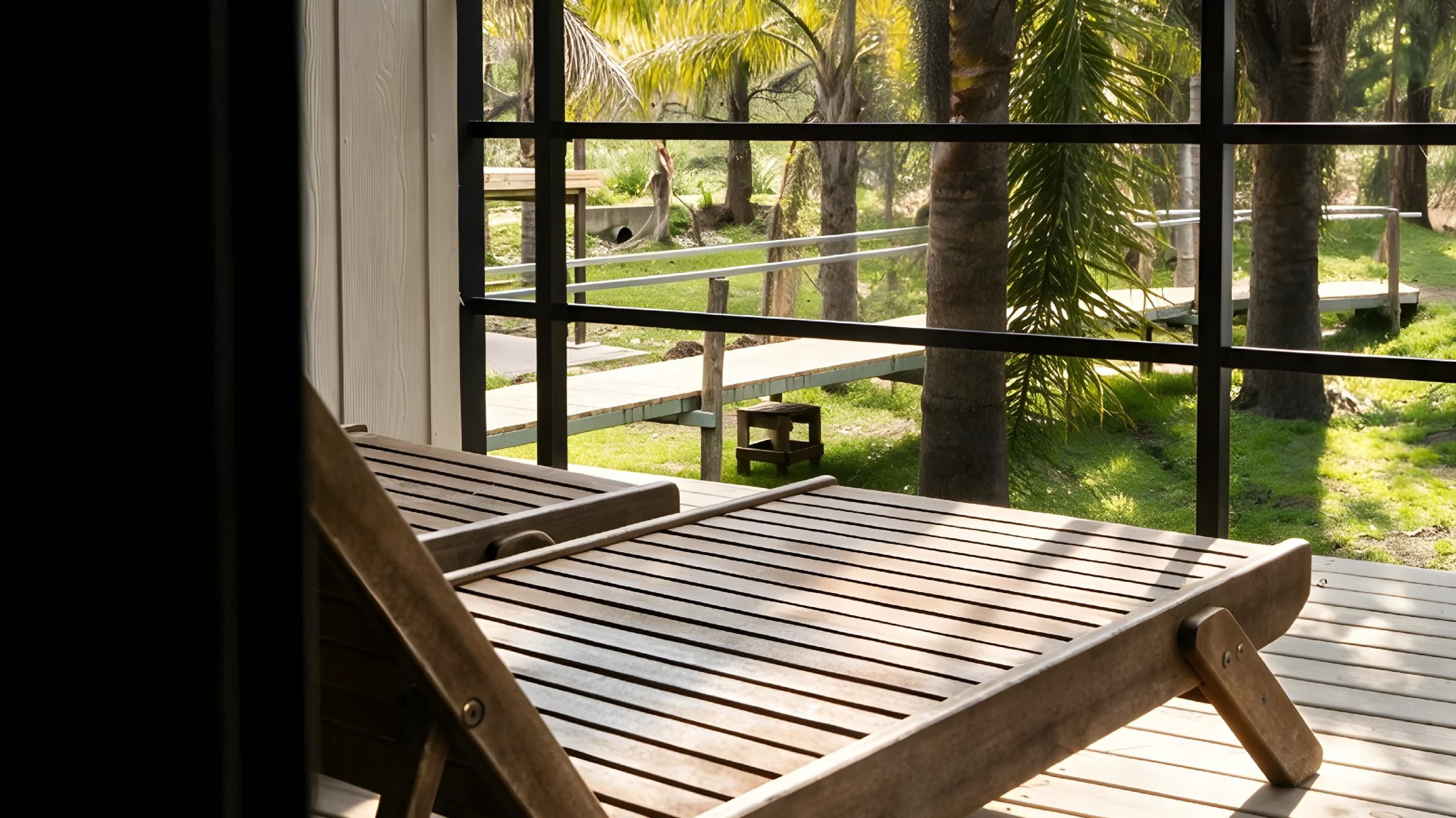 21-Balcon-Privado-Con-Reposeras-De-Teca-Eco-Suites