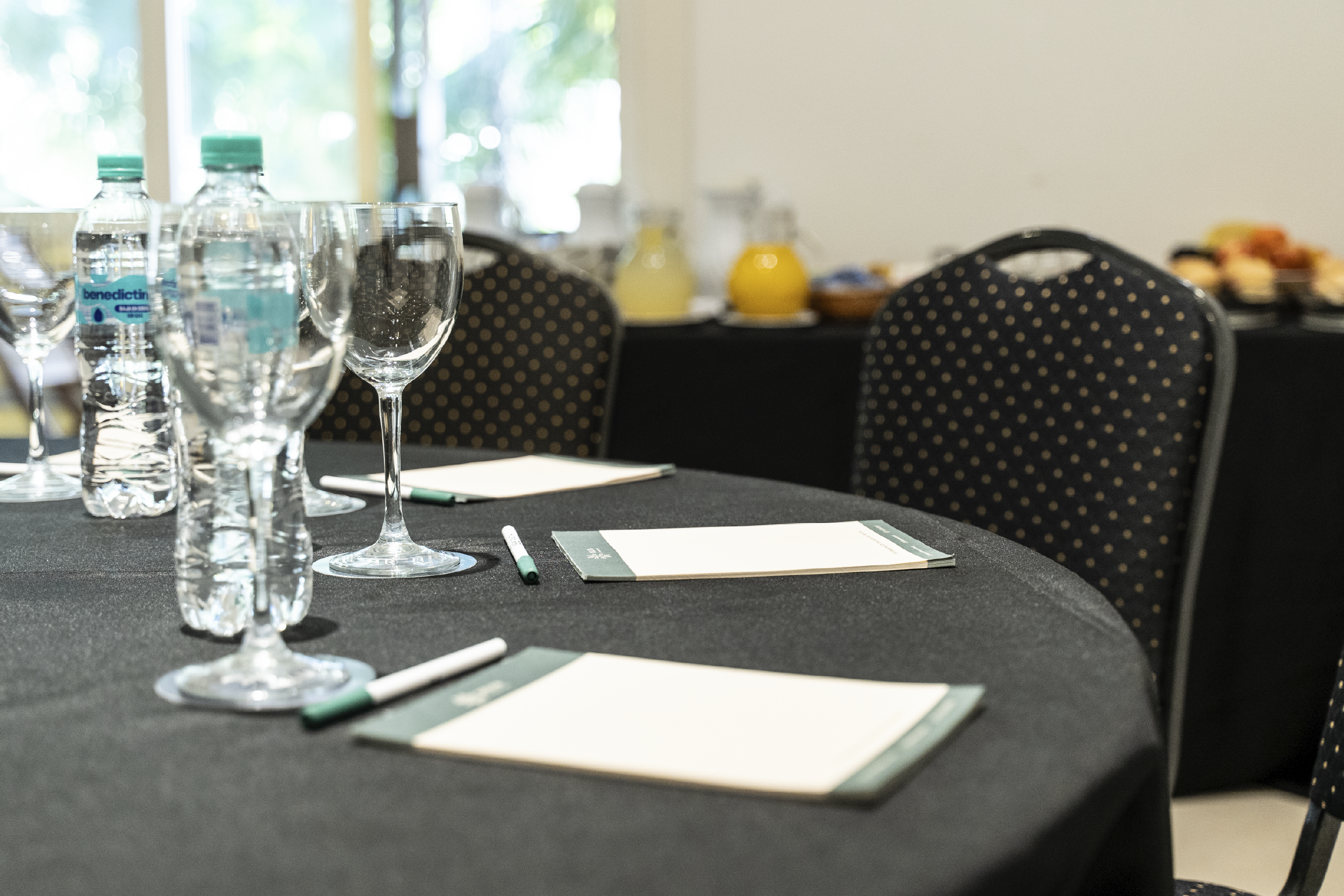 Detalle-Set-Up-Reunion-Corporativa-Salon-Carapachay