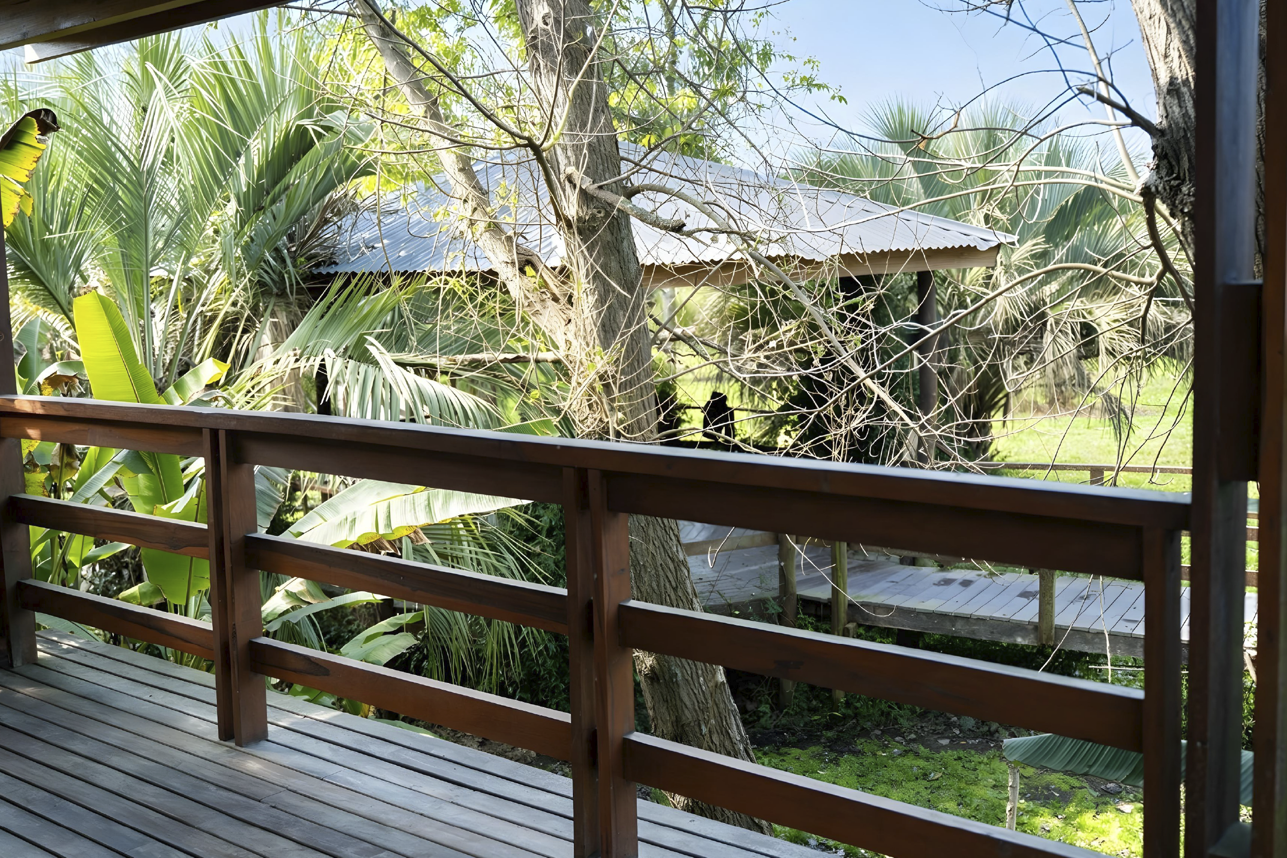 Entorno-Natural-Y-Parque-Galeria-Salon-Refugio