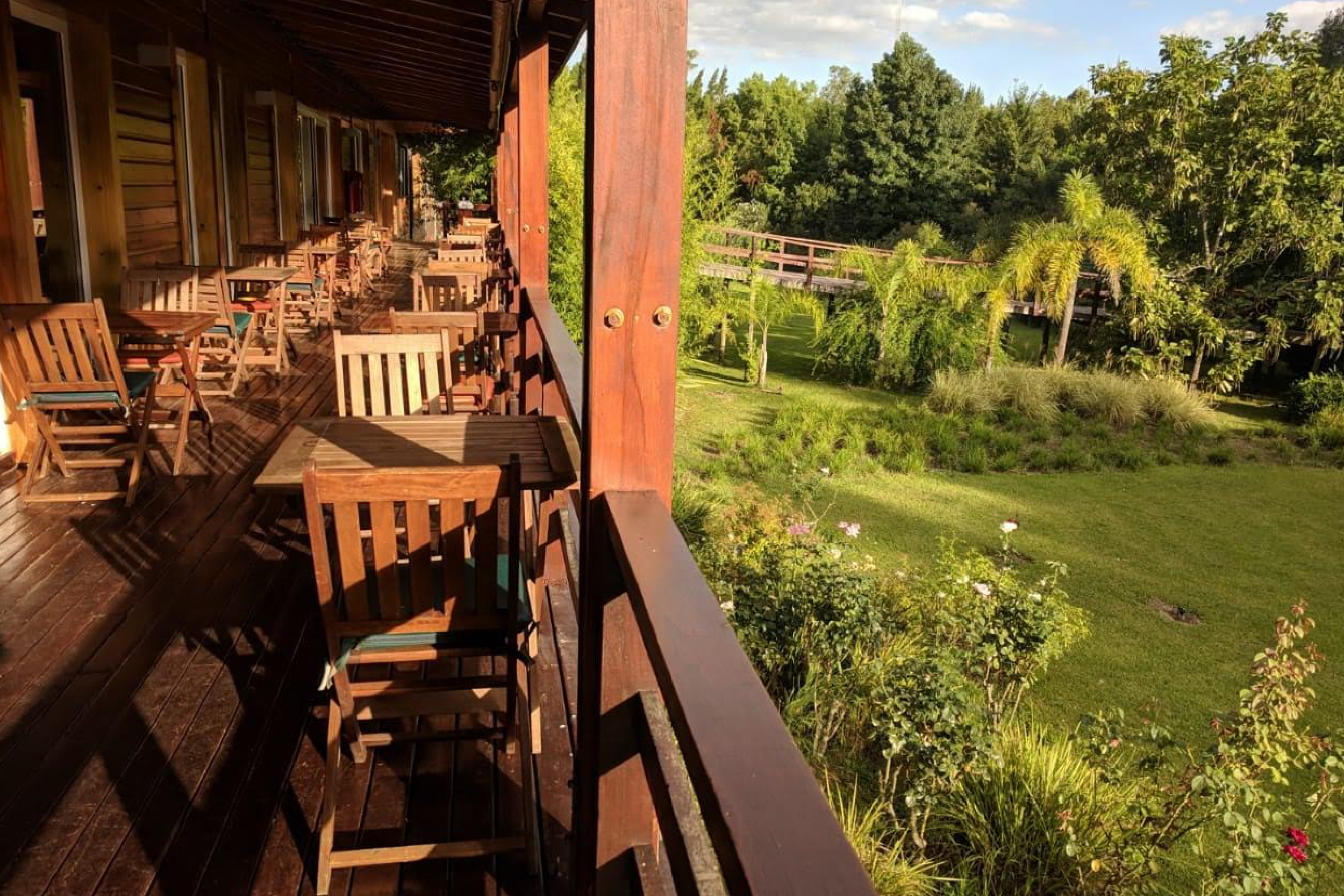 Galeria-Exterior-Con-Vistas-Al-Parque-Salon-Carapachay
