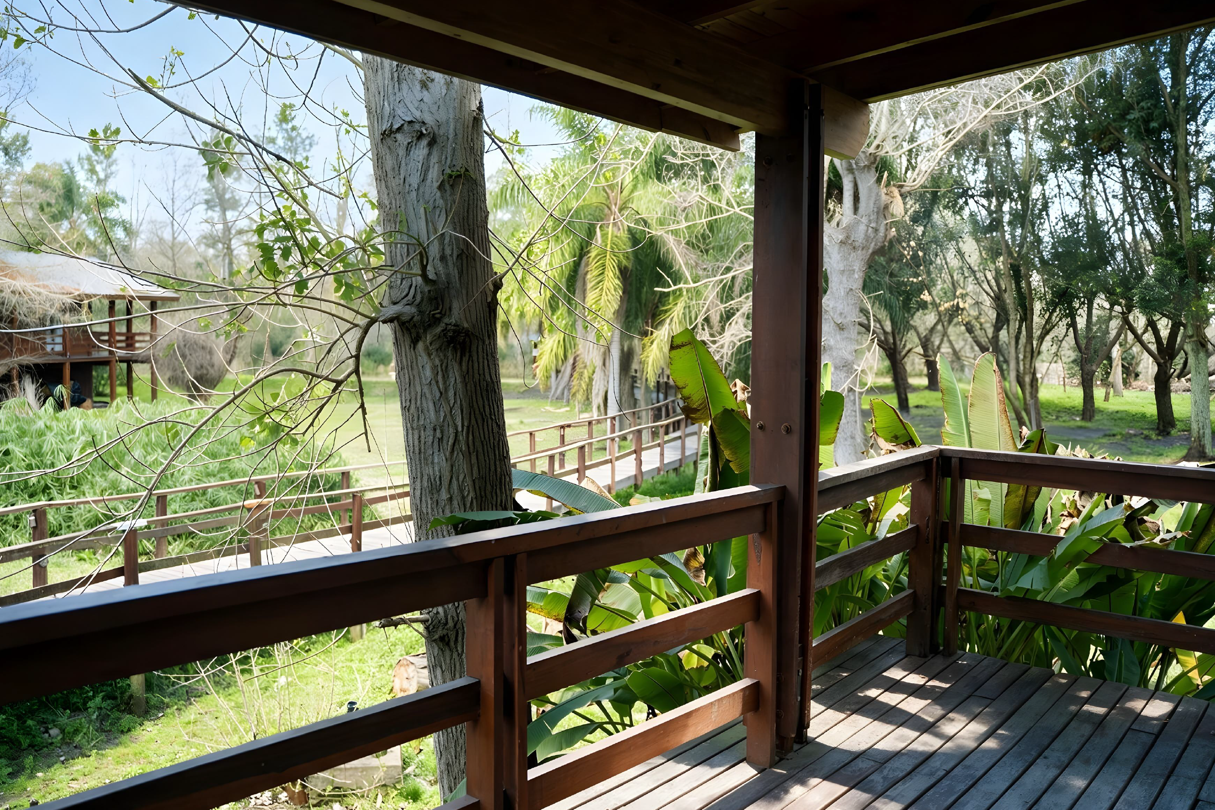Galeria-Exterior-Con-Vistas-Al-Parque-Salon-Refugio