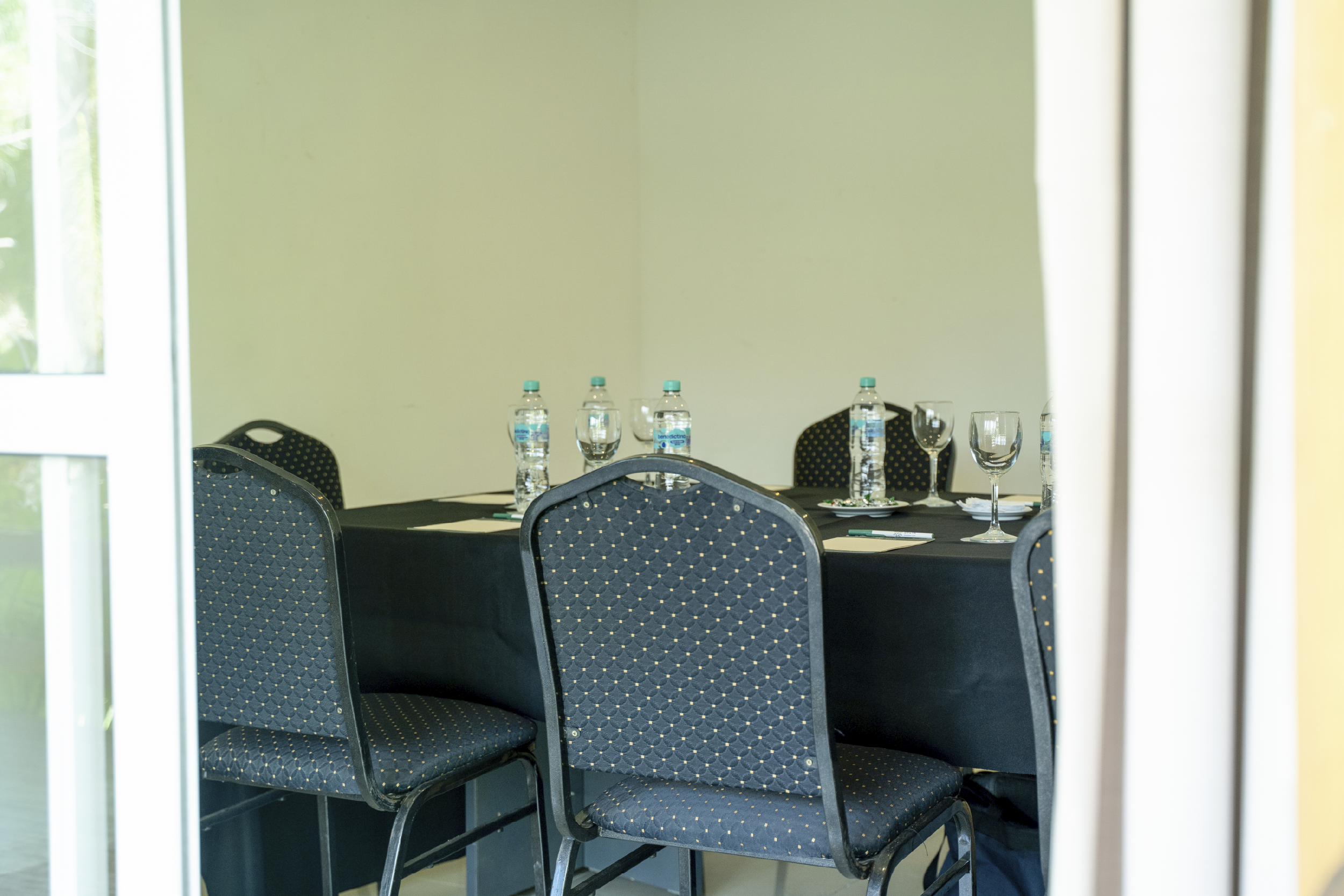 Ingreso-Privado-A-Sala-De-Reuniones-Salon-Refugio