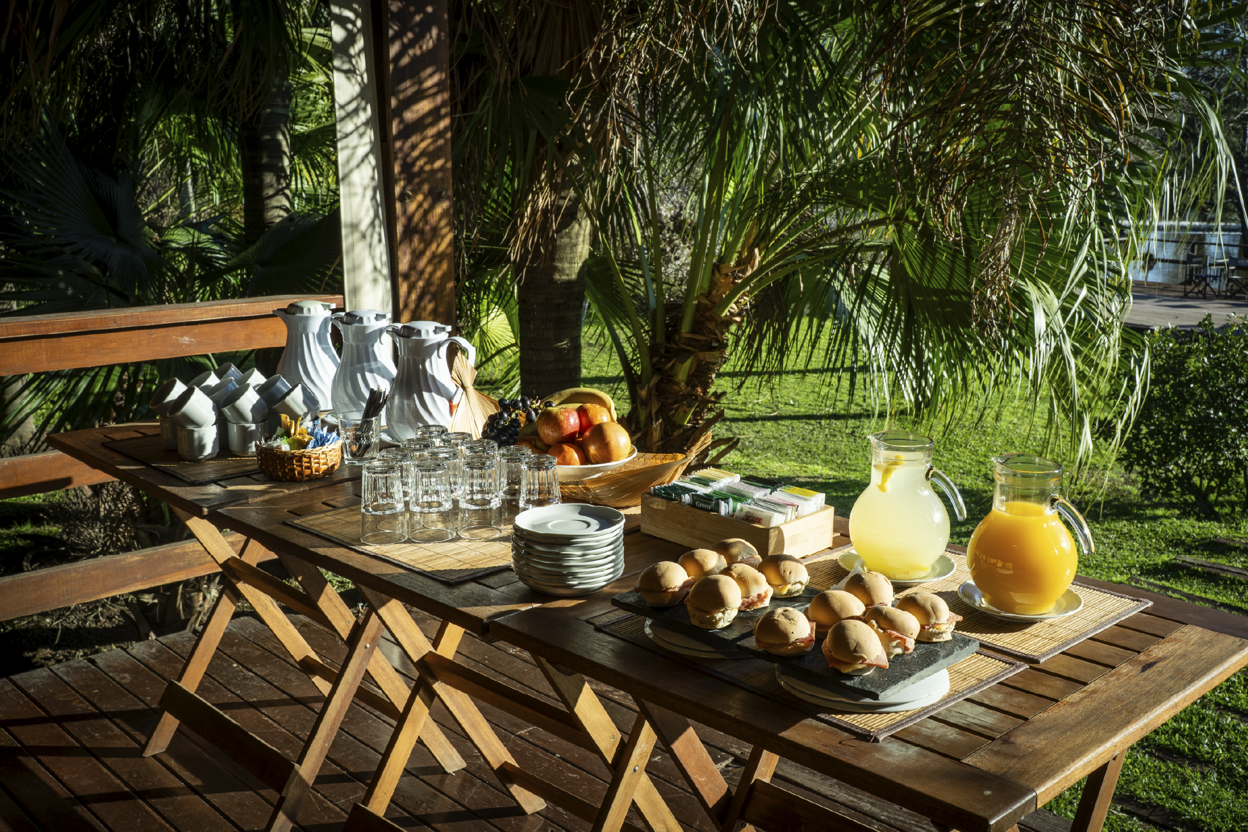 Mesa-Coffee-Break-Galeria-Salones-Alamo-Ceibo